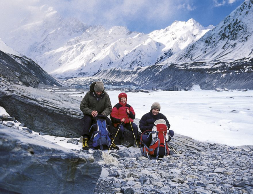 Od zamrzlého jezera, kde končí ledovcový splaz Hooker Glacier, jsme měli úžasný výhled na Mount Cook a na hřeben, který zakončuje Turner Peak.