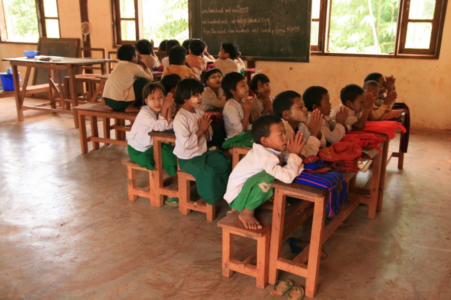 Děti v barmské škole