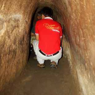 V těchto tunelech žili členové Vietkongu dlouhé roky