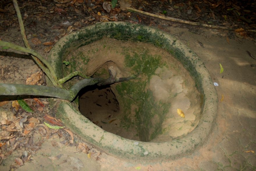 Jeden ze vstupů do Chu Chi tunelů