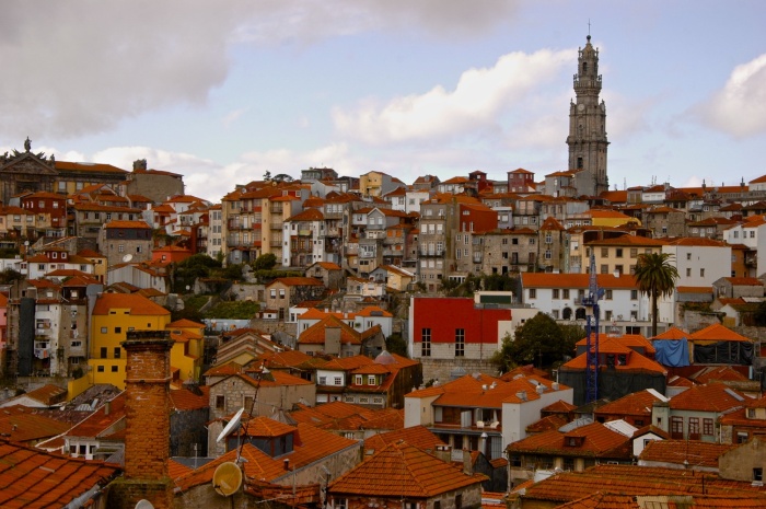 Pohled na Porto s Věží Torre dos Clerigos