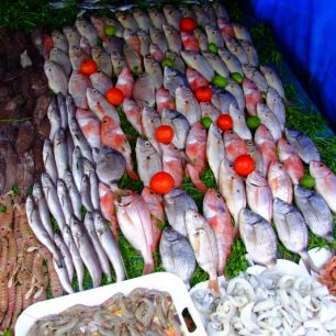 Essaouira, čerstvé ryby grilujú priamo v prístave