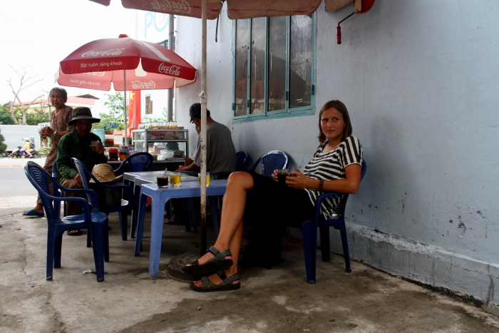 Pouliční kavárna ve Vietnamu