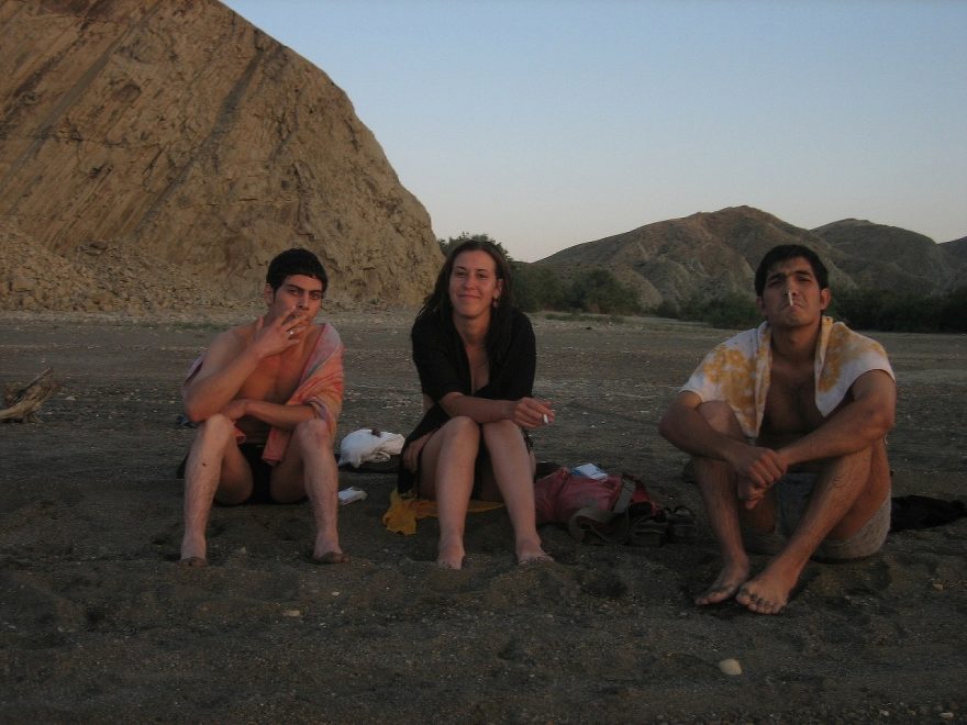 Zde nás málem zatkla mravnostní policie. Kluci dostali pokutu a nás tajní odtáhli do restaurace na večeři....jak typické!