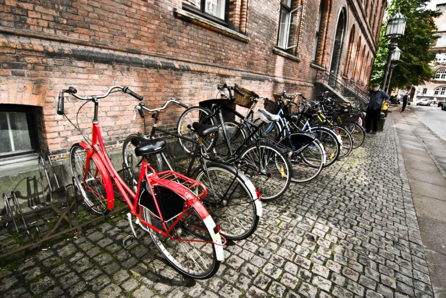 Všude je dostatek stojanů