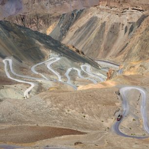 Drsné stoupání do sedla