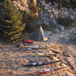 Obvykle spíme pod stanem