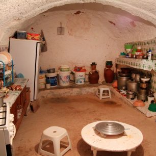 Dnešní kuchyň v podzemním obydlí