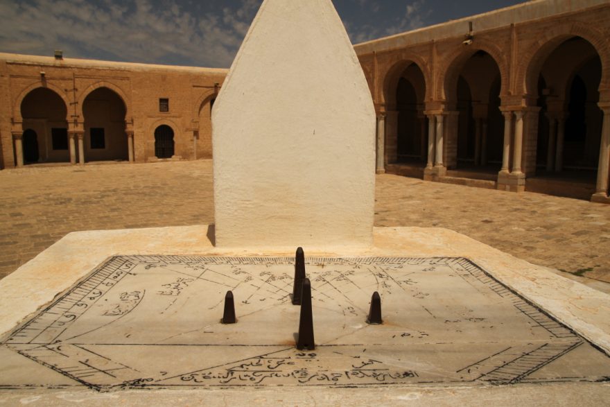 Sluneční hodiny v mešitě