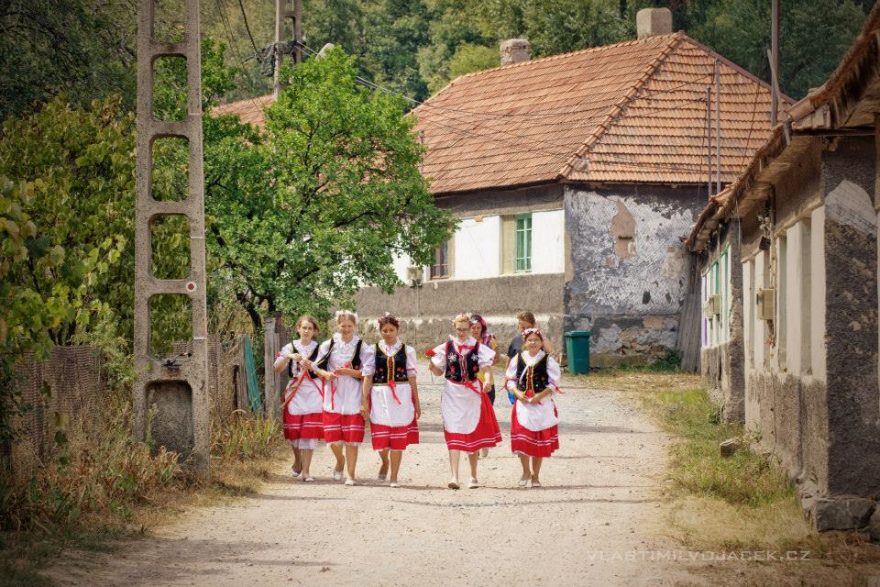 Ženy v ulicích Eibenthálu