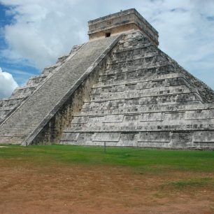 Kukulkánova pyramida v Chinchén Itzá, Mexiko