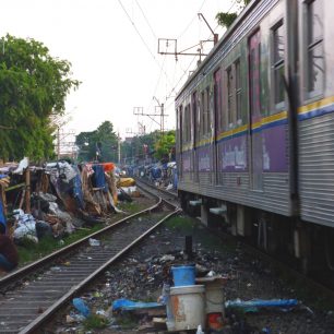 Život u trati, Jakarta, Indonésie