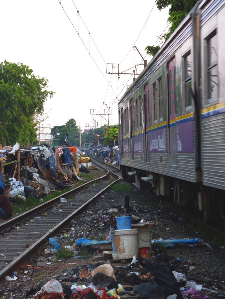 Život u trati, Jakarta, Indonésie