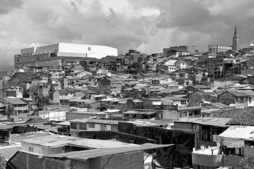 San José - jedna z nejchudších čtvrtí začíná hned za nákupním centrem