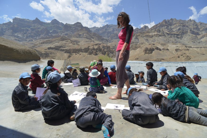 Dobrovolnice s dětmi, Malý Tibet