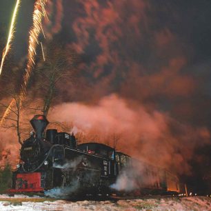 Lokomotiva s ohňostrojem, Silvestr, Rumunsko