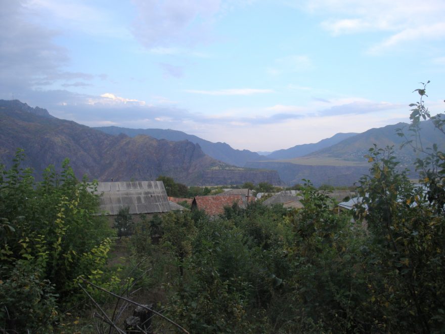 Nabíráme směr na sever - oblast nad Alaverdi, Arménie