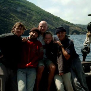 Po měsíci a půl na oceánu