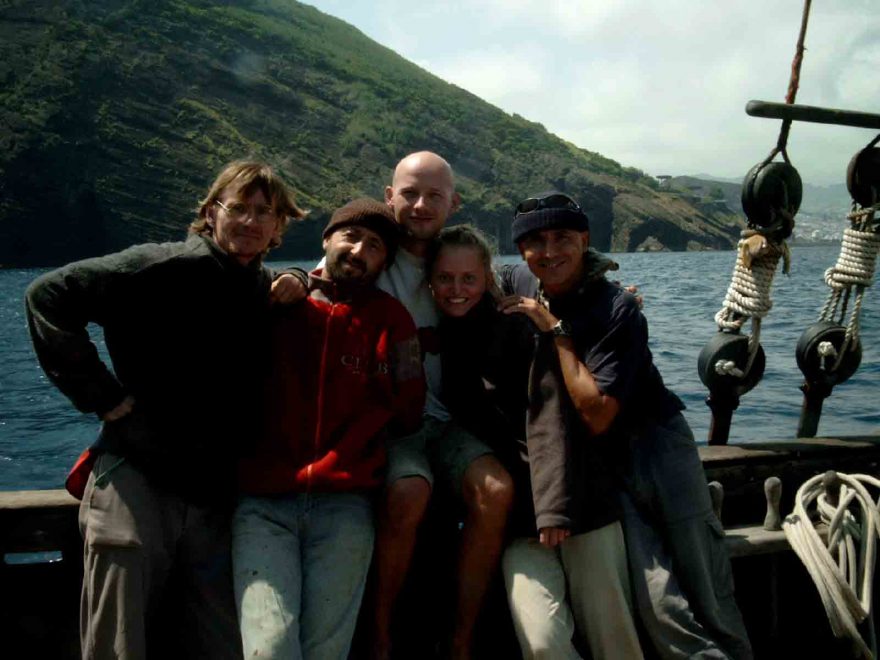 Po měsíci a půl na oceánu