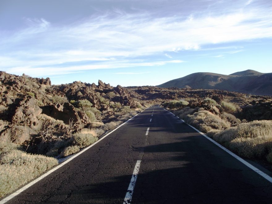 Silnice pouštní krajinou, Kanárské ostrovy