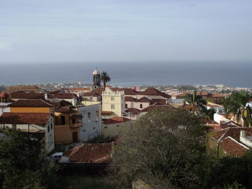 Města se nachází především na pobřeží, Kanárské ostrovy