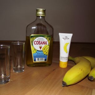 Místní banánová produkce - banány, kosmetika a kořalka Cobana