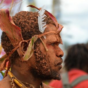 Seriózní pohled seriózně zabahněného Papuánce, Papua