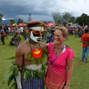 V rámci odpočinku si velmi rádi pohovoří s námi cizinci, Papua Nová Guinea