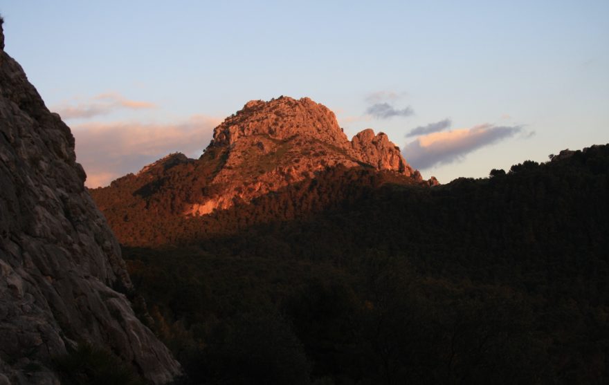 Sektory jsou různě daleko