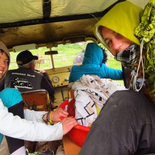 Někdy jsme se vměstnaly do auta i se zabitým koněm a vypraným prádlem