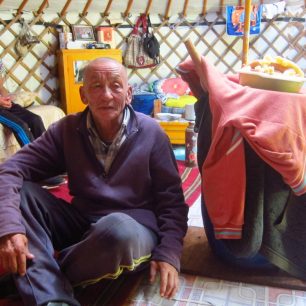 Yurta je zevnitř mnohem větší, než se zdá