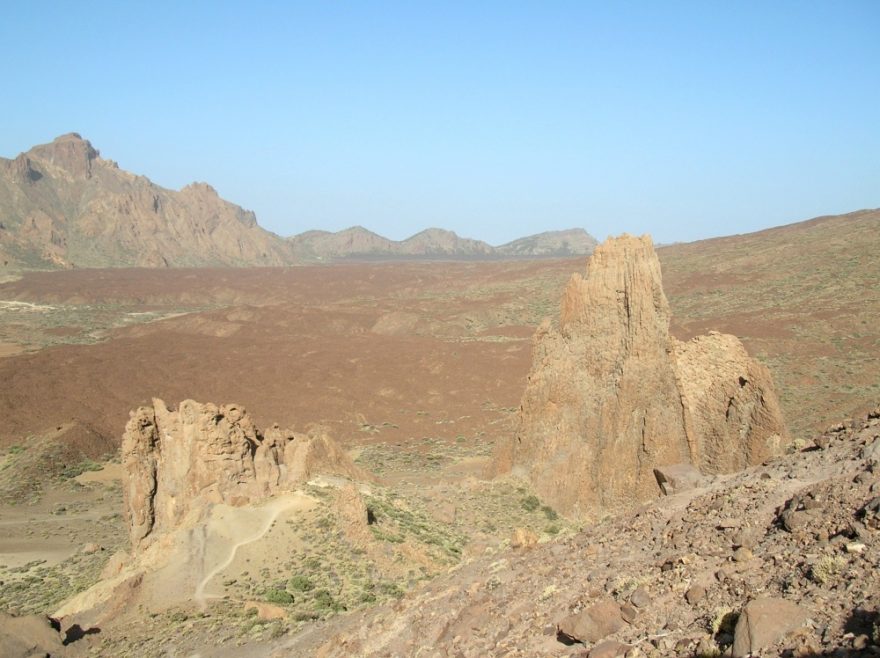 Kráter v národním parku Las Caňadas měří na délku až 17 kilometrů