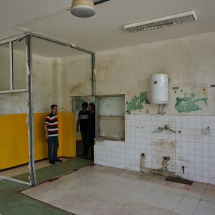 Voda v základní škole v Doboji sahala až do čtyř metrů. Většina vybavení je totálně zničená. (Foto: Aleš Tomášek, ČvT)