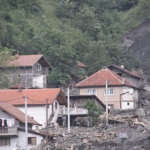 Velké nebezpečí v Doboji představují sesouvající se svahy. (Foto: Robert Mikoláš, Český rozhlas)