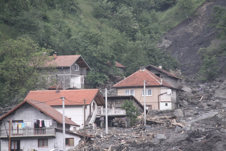 Velké nebezpečí v Doboji představují sesouvající se svahy. (Foto: Robert Mikoláš, Český rozhlas)