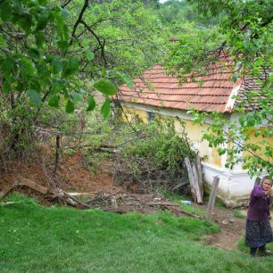 Poničené domy v srbské vesnici Rebelj. (Foto: Marianka Macková, ČvT)