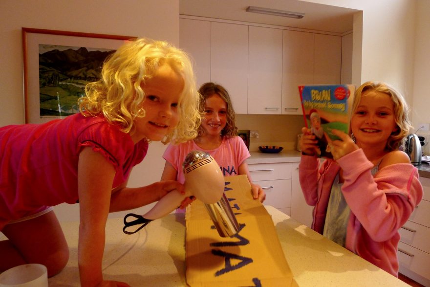 Pomoc s výrobou stopařské cedule