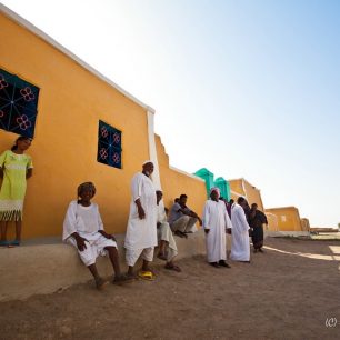 Nubijské vesnice jsou většinou upravené, domy a brány barevně zdobené