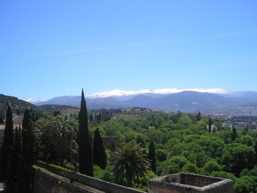 K pobřeží coby kamenem dohodil, Sierra Nevada