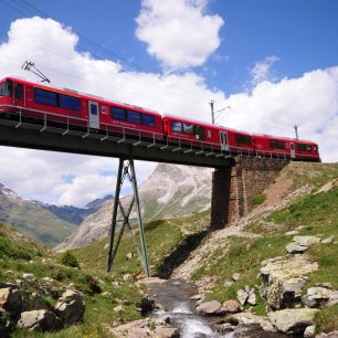 Na trase je nespočet mostů i viaduktů, Švýcarsko