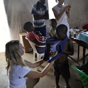 I obyčejné triko může zlepšit životní standart dítěte, Malawi