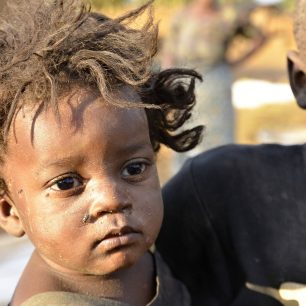 Děti v Chinkali opravdu nezáří čistotou, Malawi