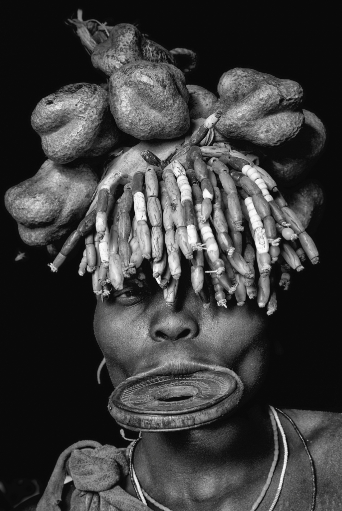Portrét Mursijky z jižní Etiopie, kmenové území kolem řeky Omo.
