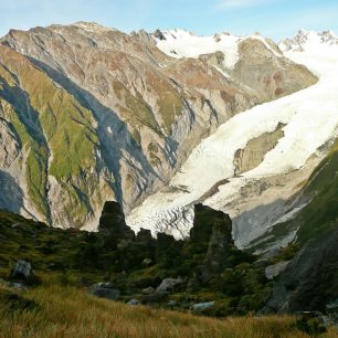 Castel Rocks Hut - cesta z Tower Saddle k Almer hut, Nový Zéland