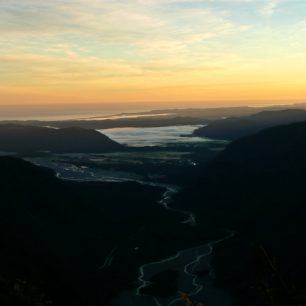 Východ slunce Glacier Country, Nový Zéland