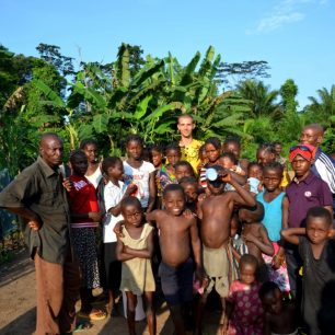 Rodinná fotka před stanem, Kongo