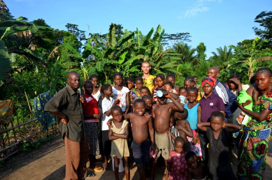Rodinná fotka před stanem, Kongo