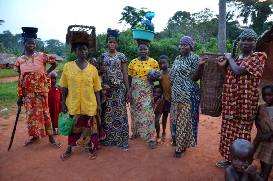 Jedna z dalších vesnic, kde jsem nocoval. Pán domu přede mnou nejprve utekl a bál se mi podat ruku. Pak ho vylákali sousedi a nakonec jsme si skvěle popovídali a společně povečeřeli.