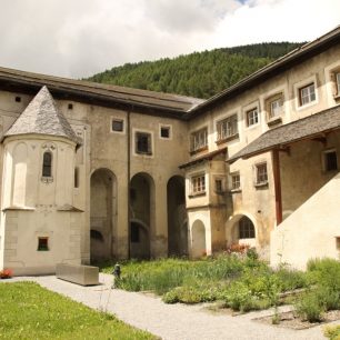 Benediktýnský klášter Sv. Jana, Val Müstair, Graubünden, Švýcarsko