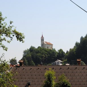 Hribec s kostelíkem sv. Krize, Slovinsko